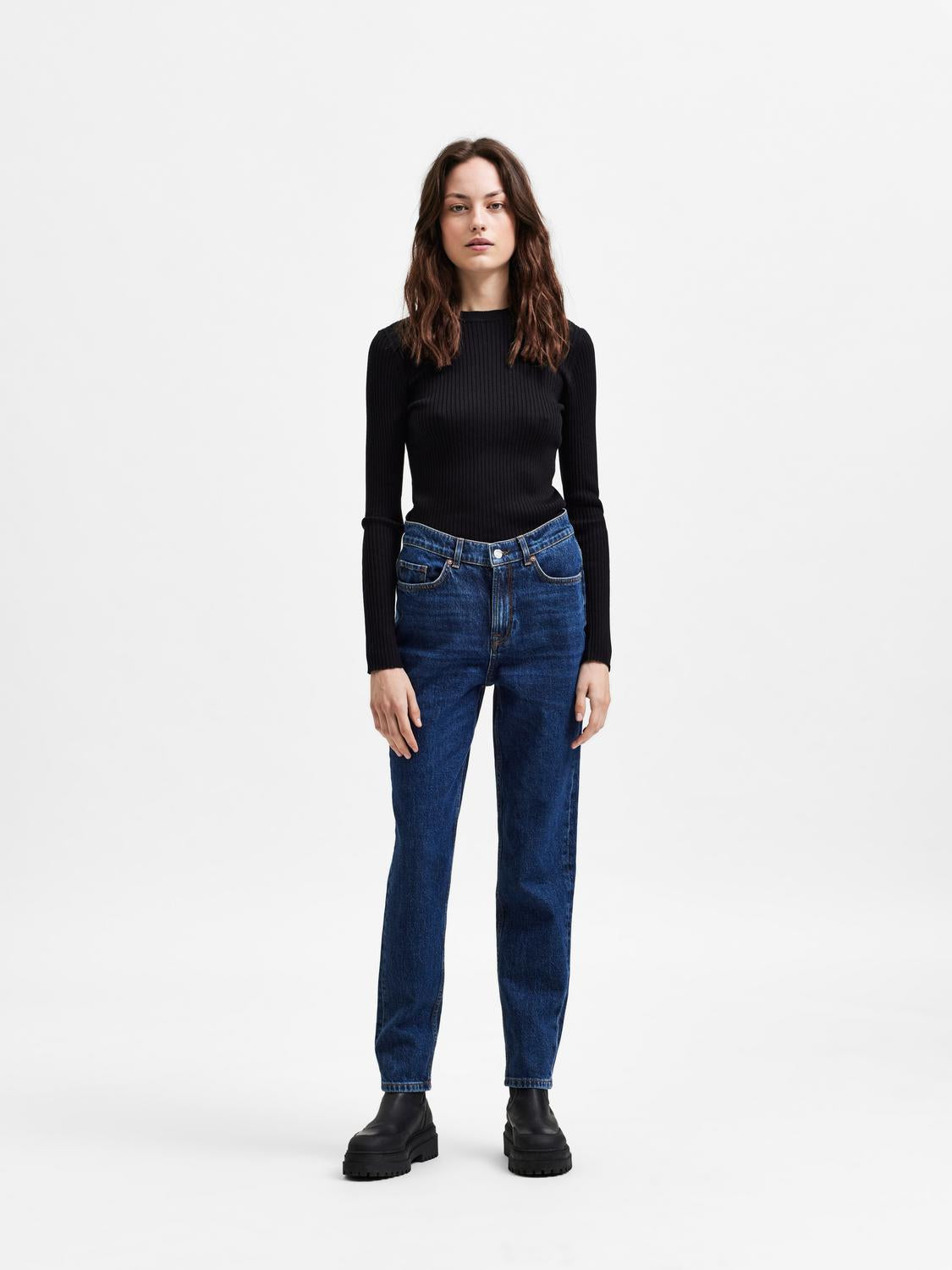 model_shot-front_full