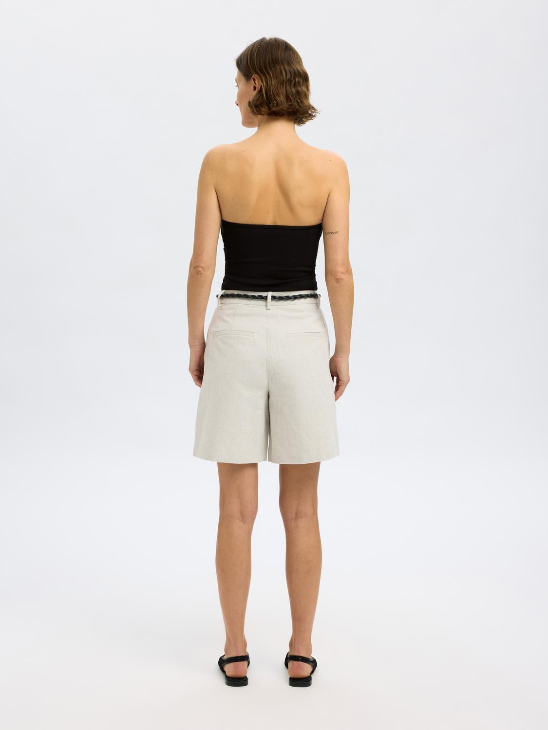 model_shot-back