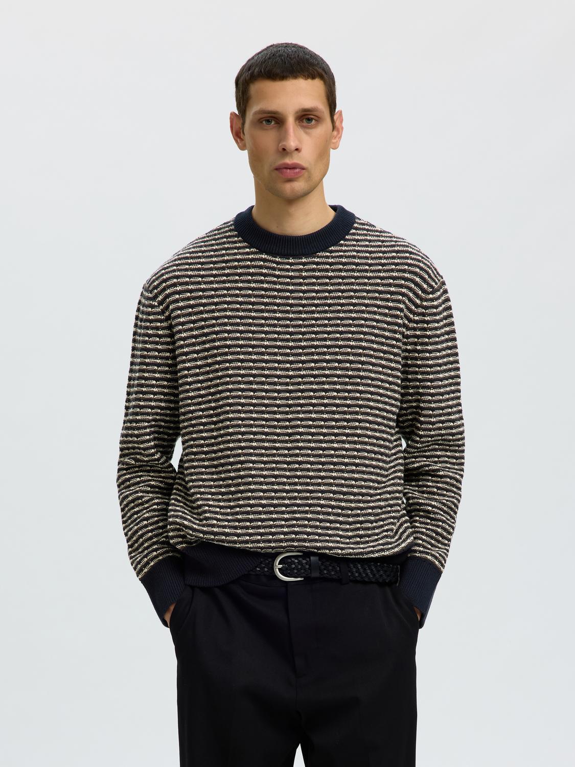model_shot-front