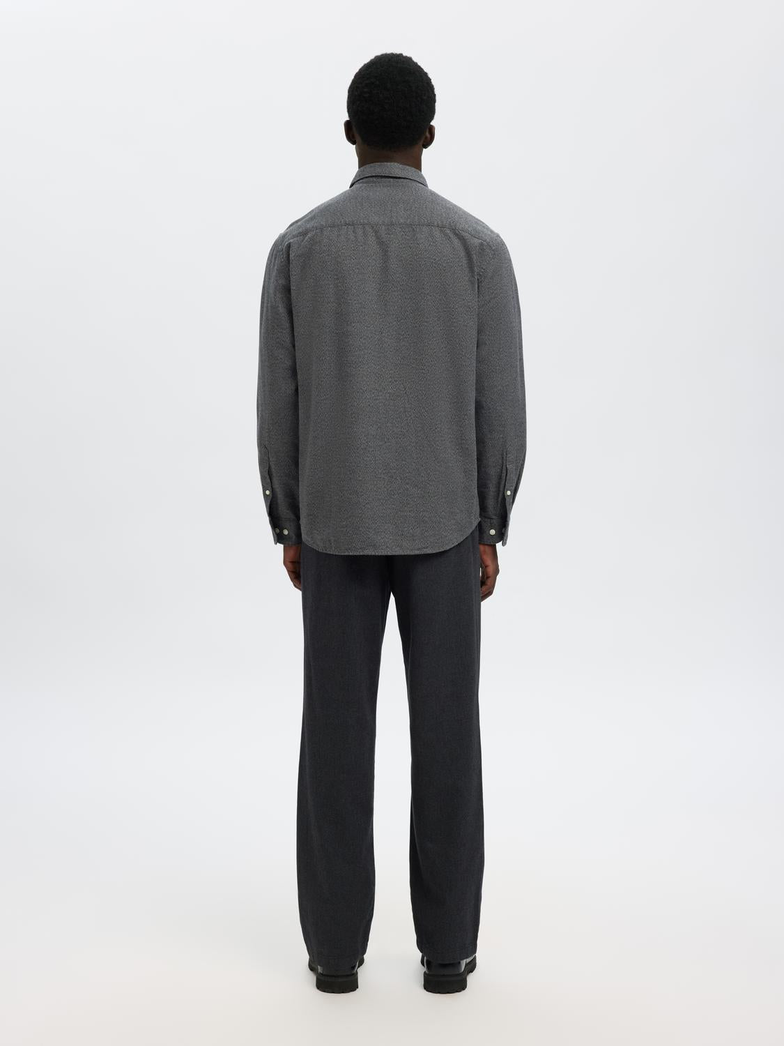 model_shot-back