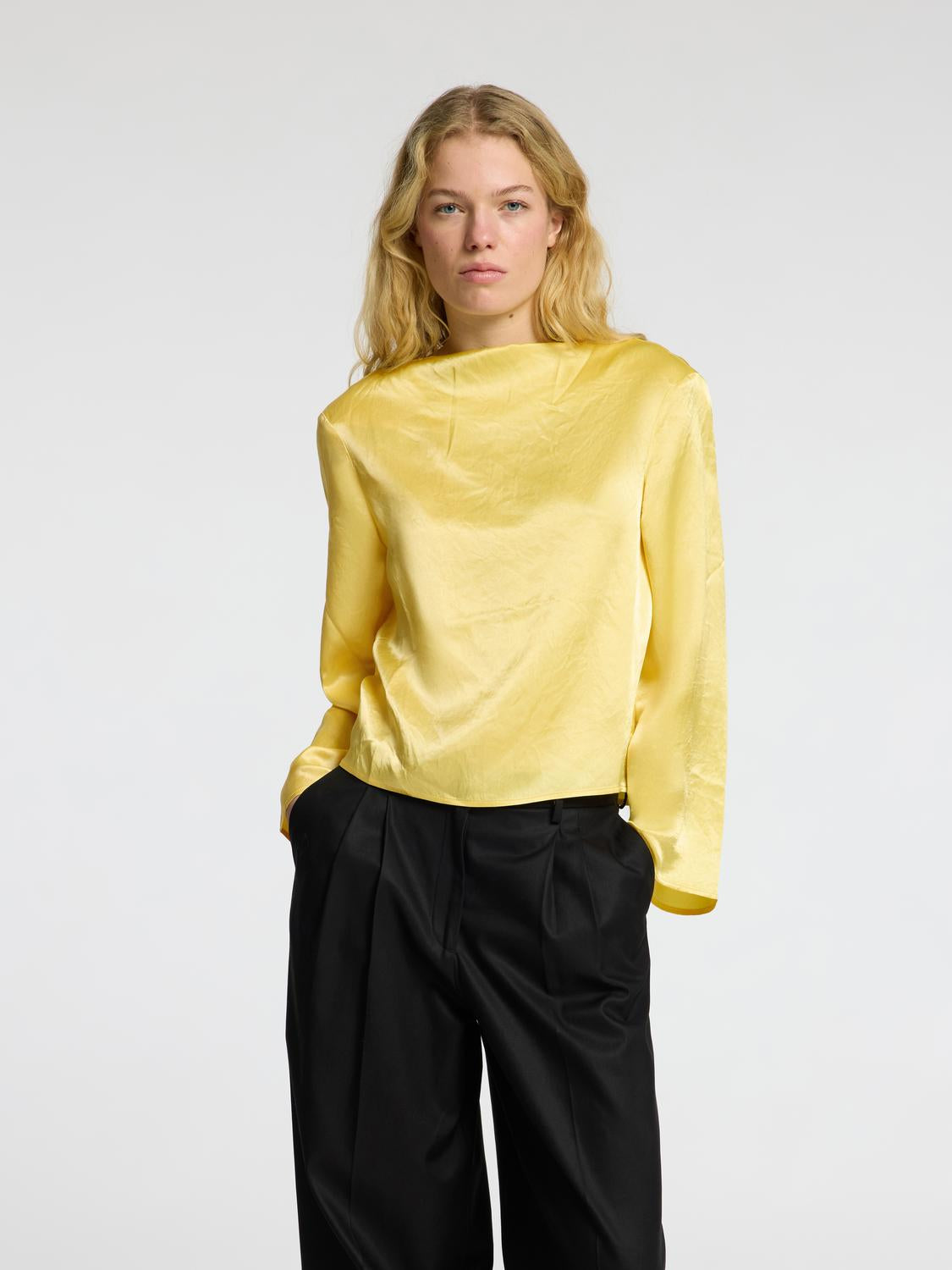 model_shot-front
