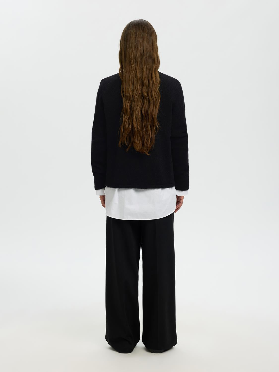 model_shot-back