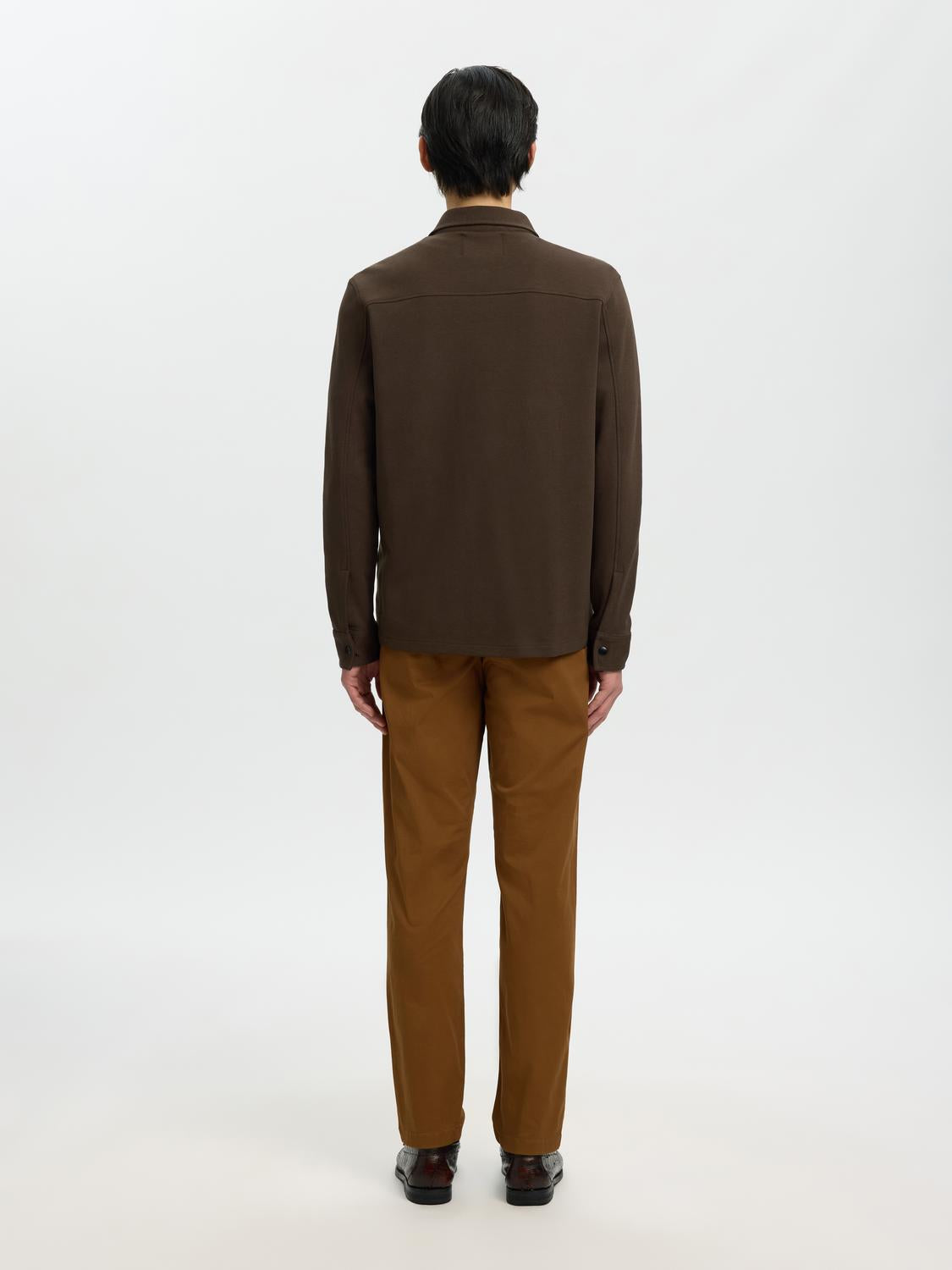 model_shot-back